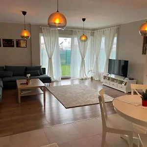 https://vila-de-lux-in-otopeni-3-dormitoare-si-living.bucharesthotelsnow.com