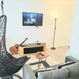 https://great-studio-serviced-apartments-netflix-wifi-digital-tv.yorkshirehotels.net