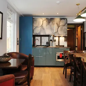 Holiday home Talbot Coach House